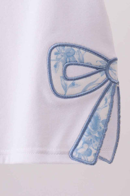 White MAMA bow applique mom&me top